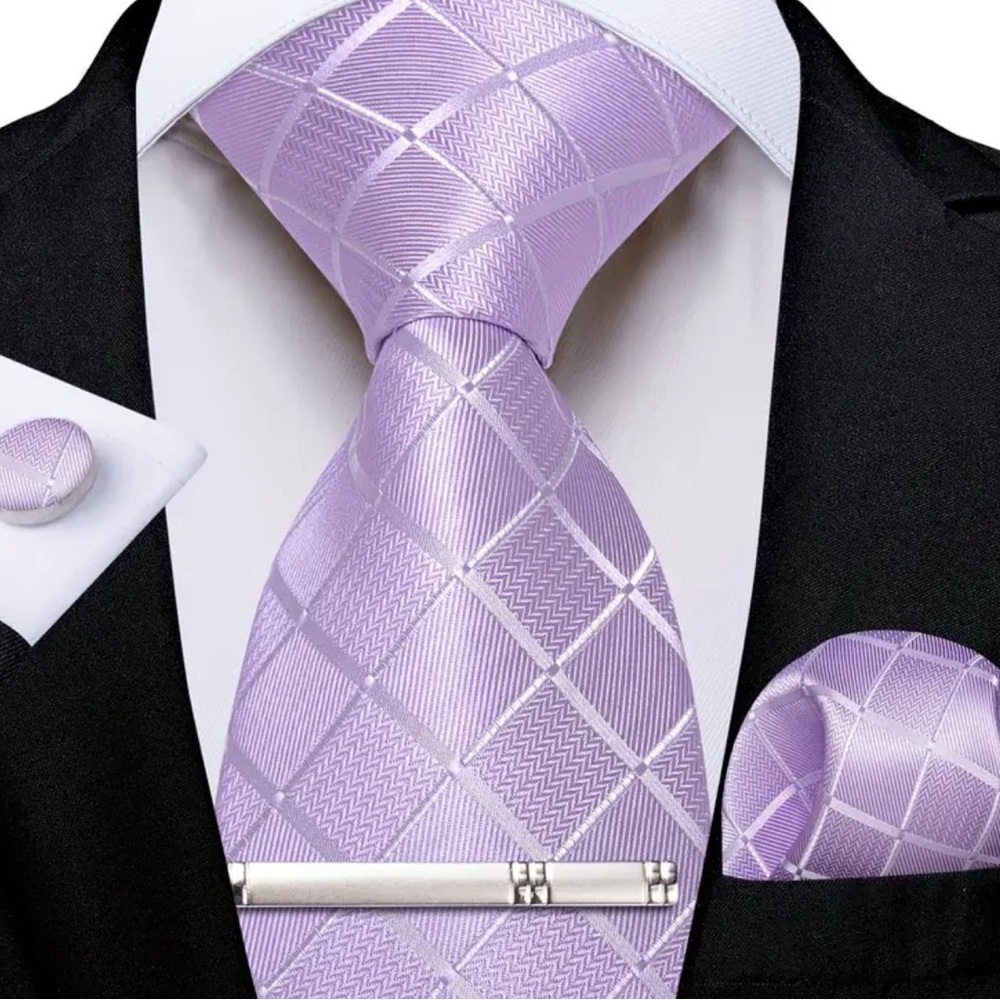 Elegant Purple Checkered Tie